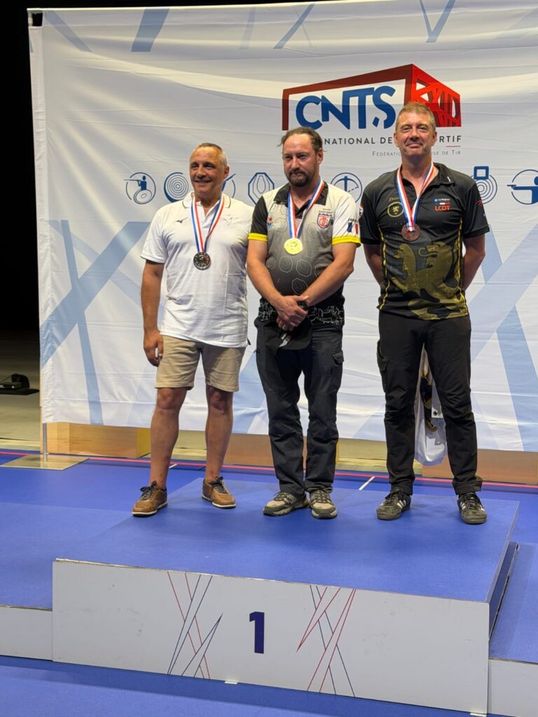 Podium du Championnat de France de TAR en 831 au CNTS : Benoît Quetier, 3e, avec sa médaille de bronze