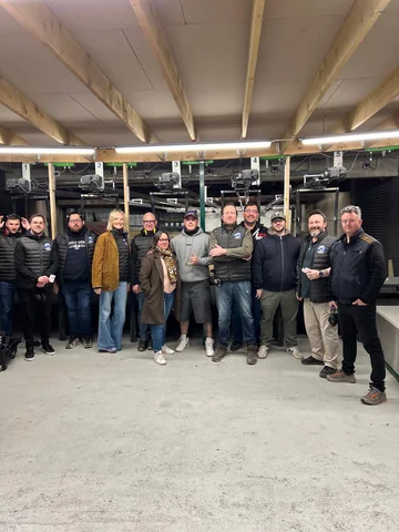Stagiaires réunis dans un stand de tir couvert pendant une formation TAP RACK